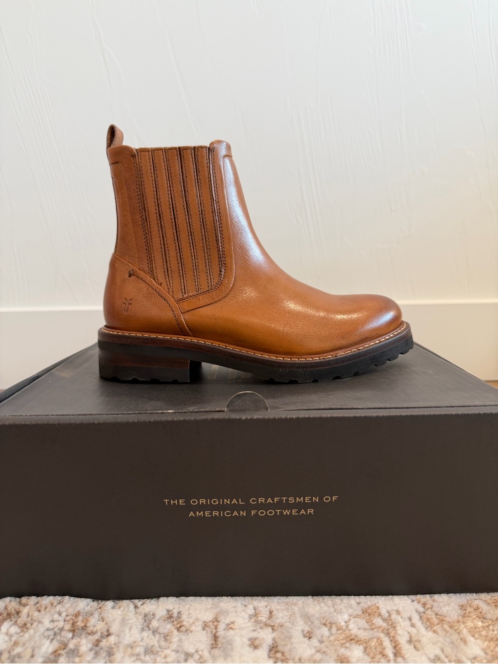 FRYE Women's Ella Moto Chelsea Boot leather pull on Brown 8.5 M Cognac